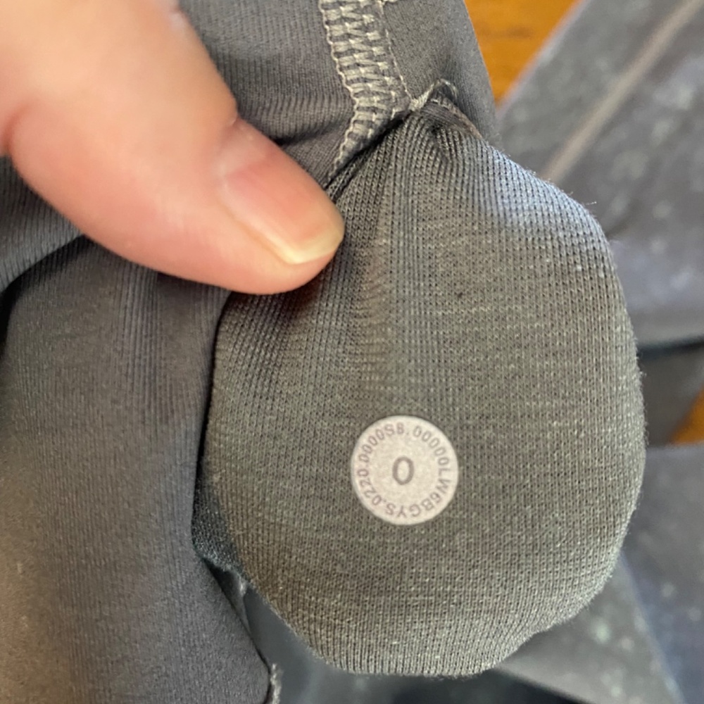 Lululemon BNWT crop leggings Size 0 - Picture 3 of 4